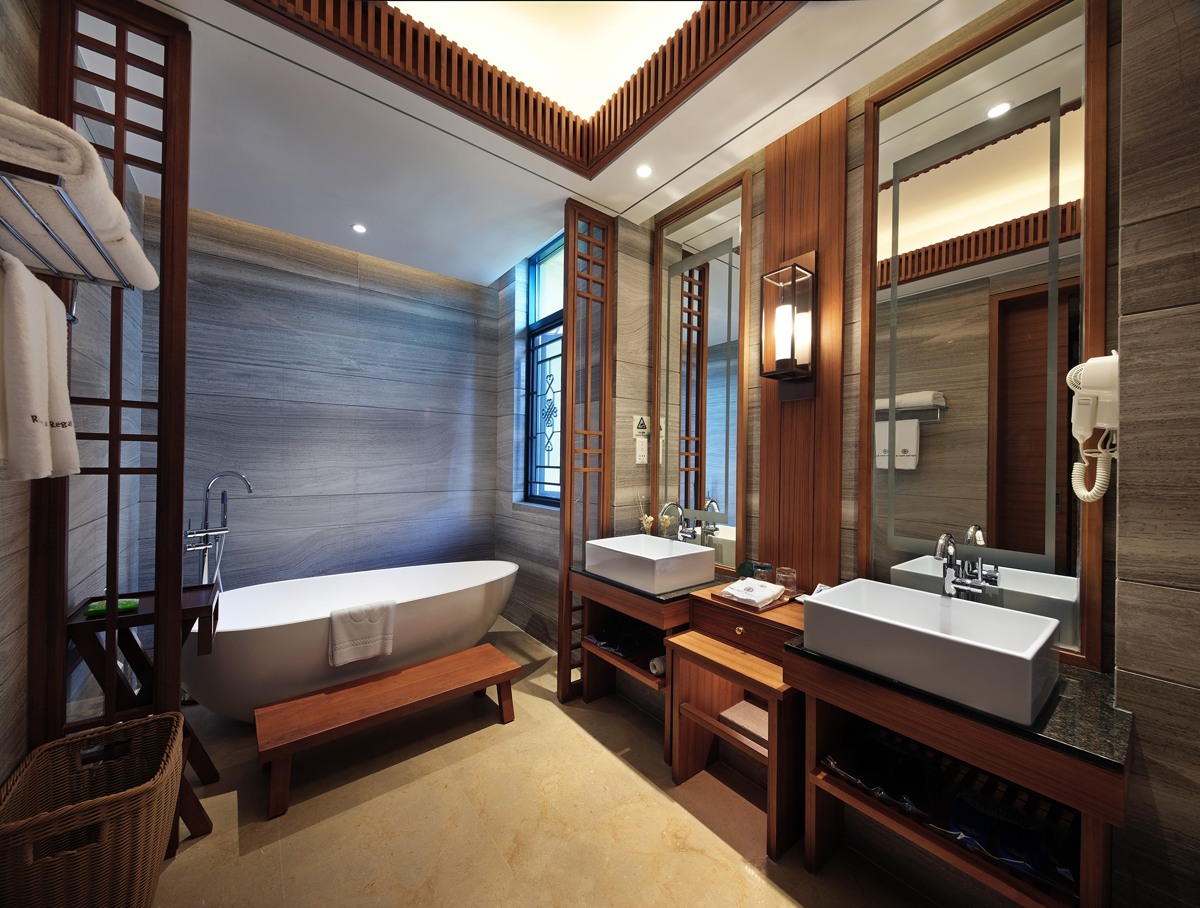 Regal Palace Hot Spring Hotel Guangzhou伴山别墅五房V2-私家泡池-麻将房-2个客厅-私家花园