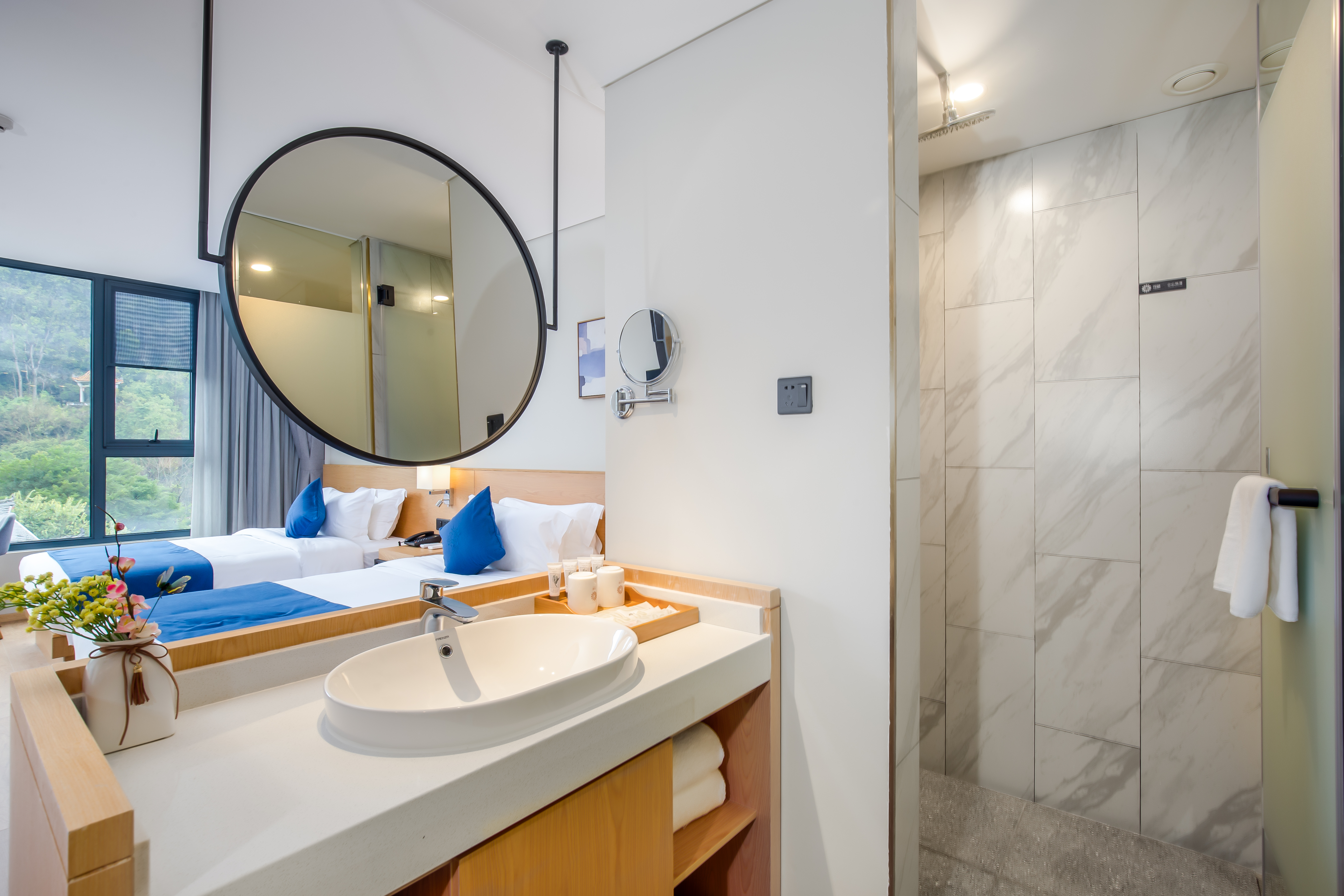 Floral Hotel · Memorize Scene Yangshuo West Street hotel山景双床房『电视可投屏』