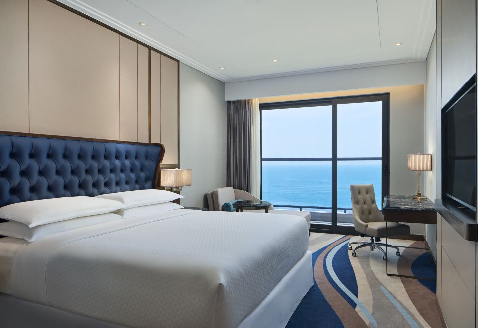 Four Points by Sheraton DanangPremium Deluxe King, Ocean View, High Floor, Balcony
