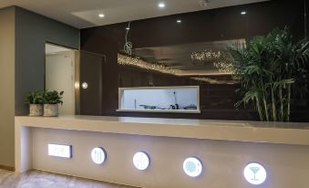 Weilan Light Luxury Hotel