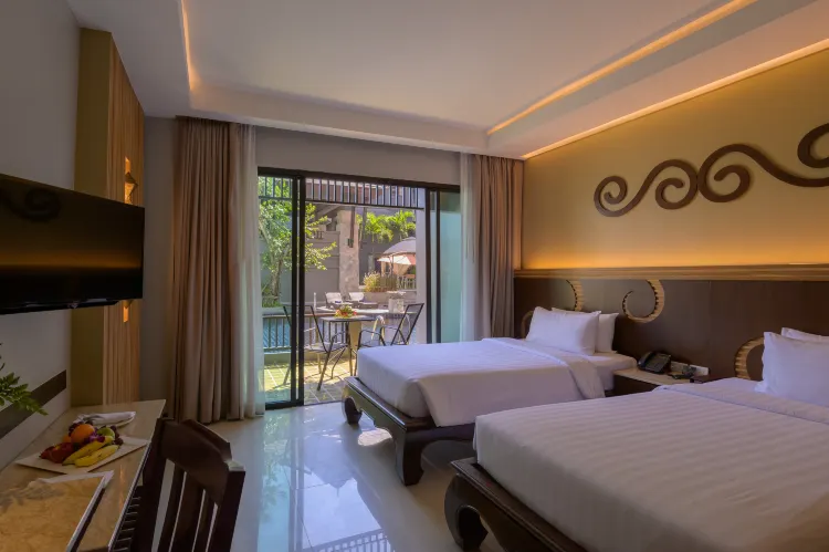 ห้องดีลักซ์ พร้อมทางลงสระว่ายน้ำ