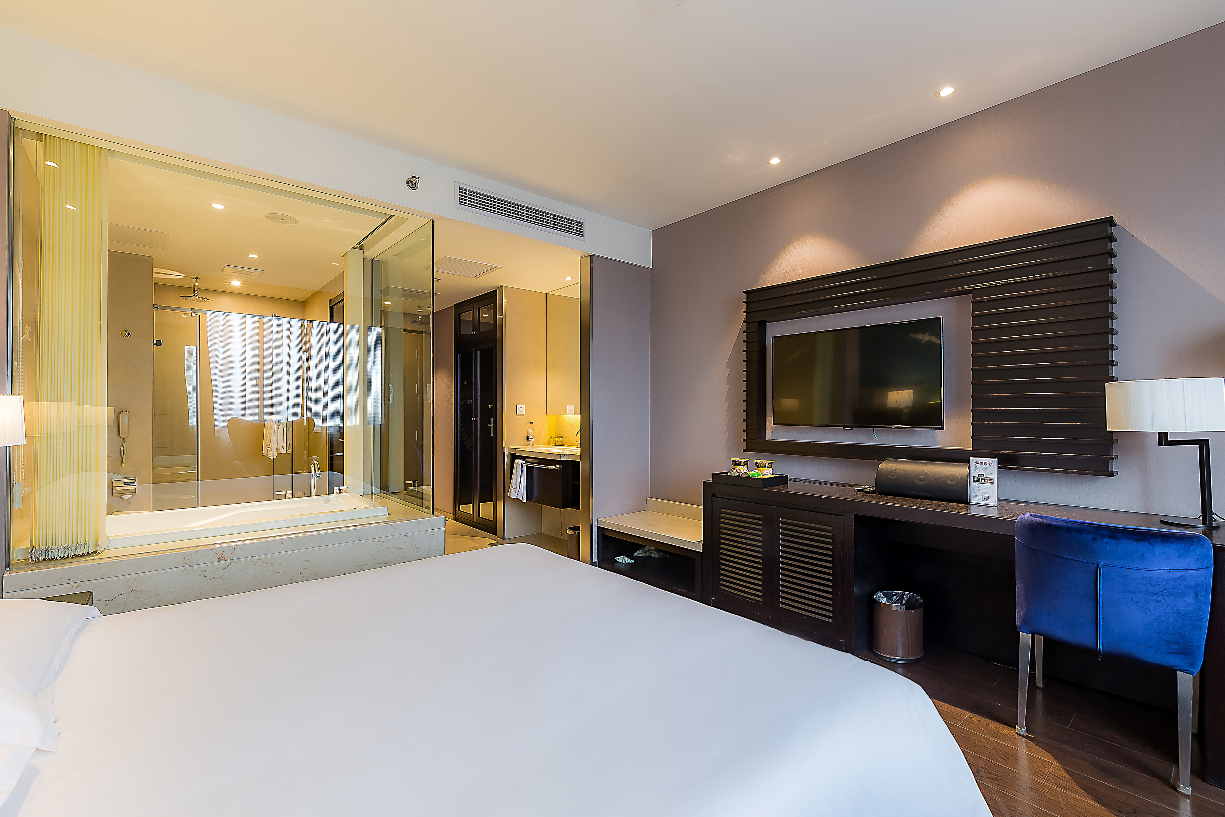 水晶豪华大床房（电视投屏+小冰箱）