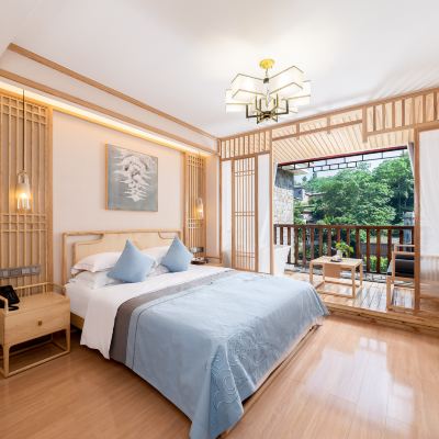 高級江景大床房||智能體感馬桶·180°觀江景 鳳凰素履蓮花·璞樹漫居江景度假民宿優惠