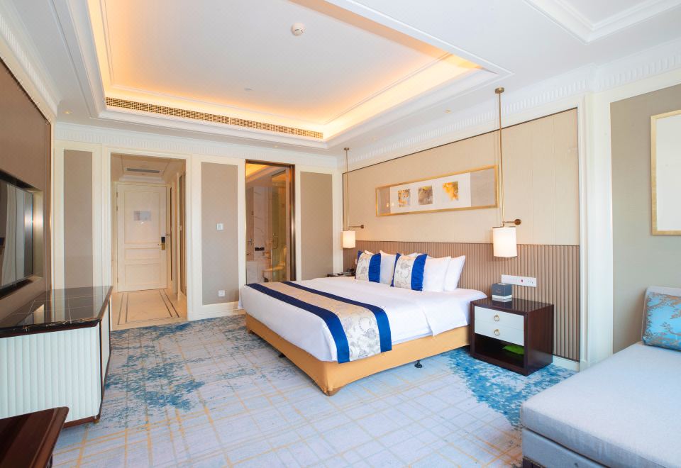 The Purple Palace NanjingZhongshan Building Lake-View Double Bed Room - Panoramic Lake And Mountain View