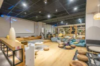 Smiley's Long Time No See Hostel (Chongqing Crown Grand Escalator Lianglukou Metro Station Branch） Hotels in 