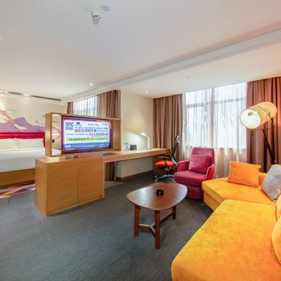美麗豪大床套房-舒達床墊+坐臥沙發+會客區 麗呈和一飯店（鶴山廣場店）優惠