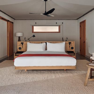 One-Bedroom Mesa Pavilion 1 King bed