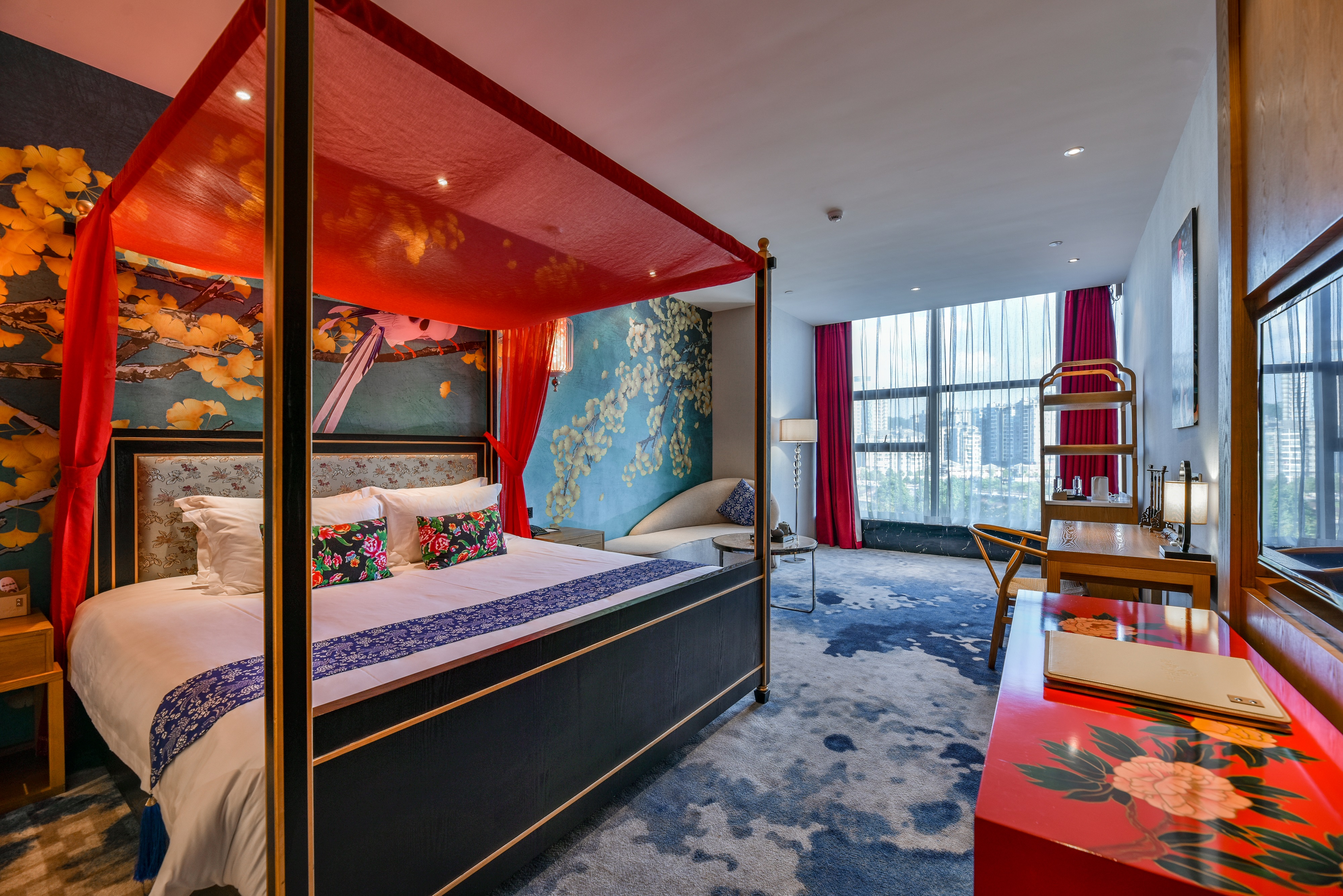 江景大床房-浴缸-徕芬吹风机-全景落地窗