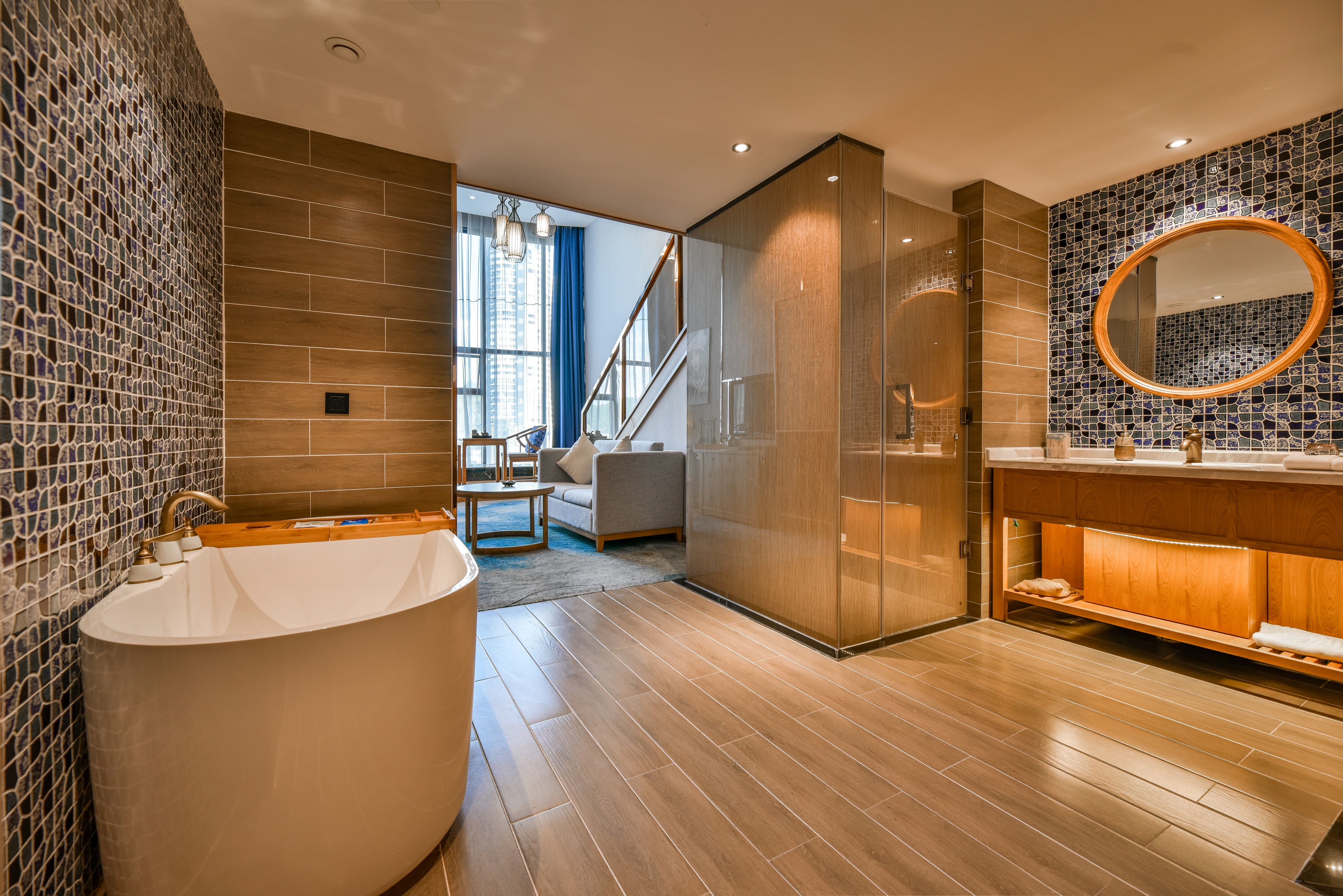 江景复式套房-智能客控-冰箱-浴缸-徕芬吹风机-全景窗