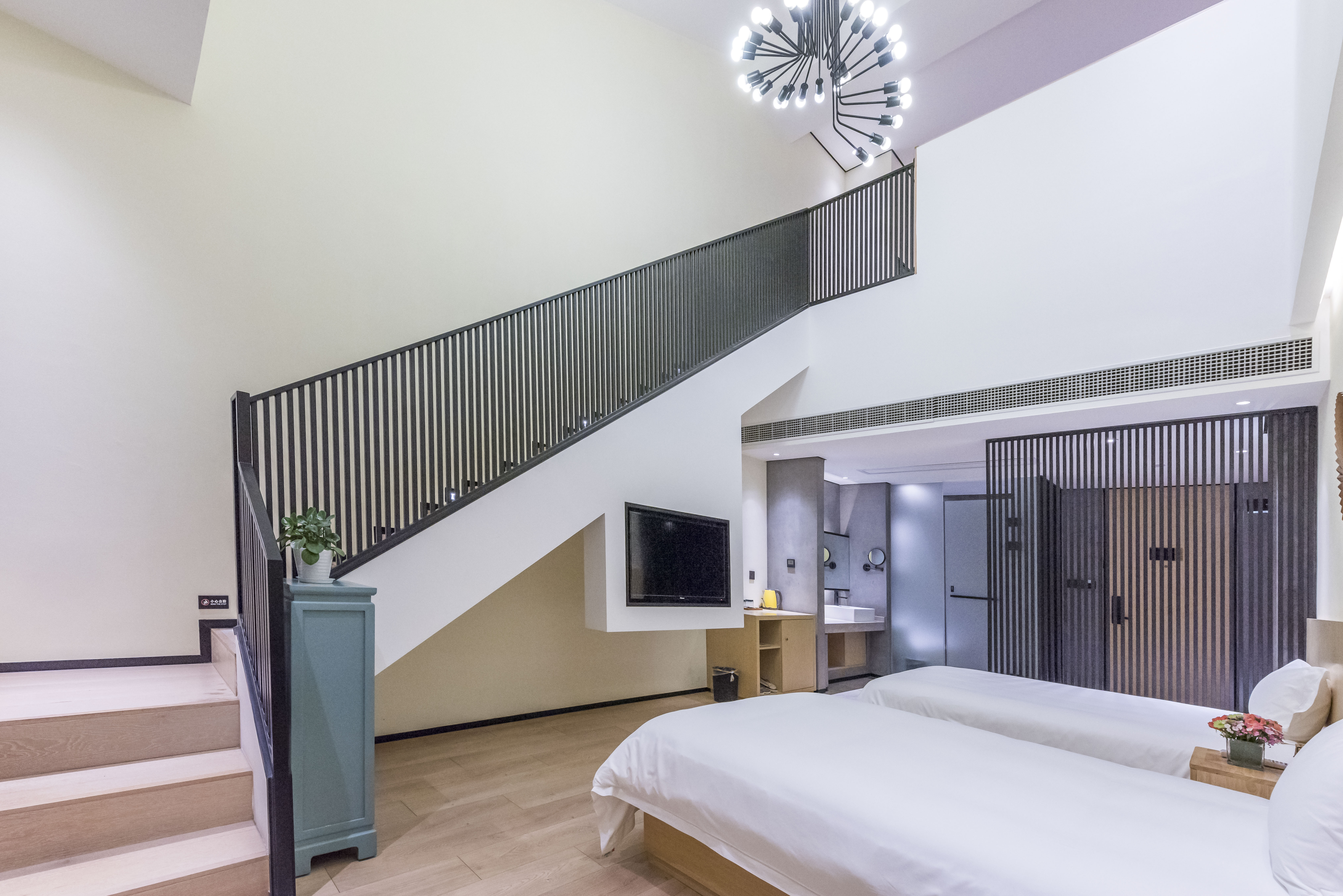 轻奢loft家庭套房