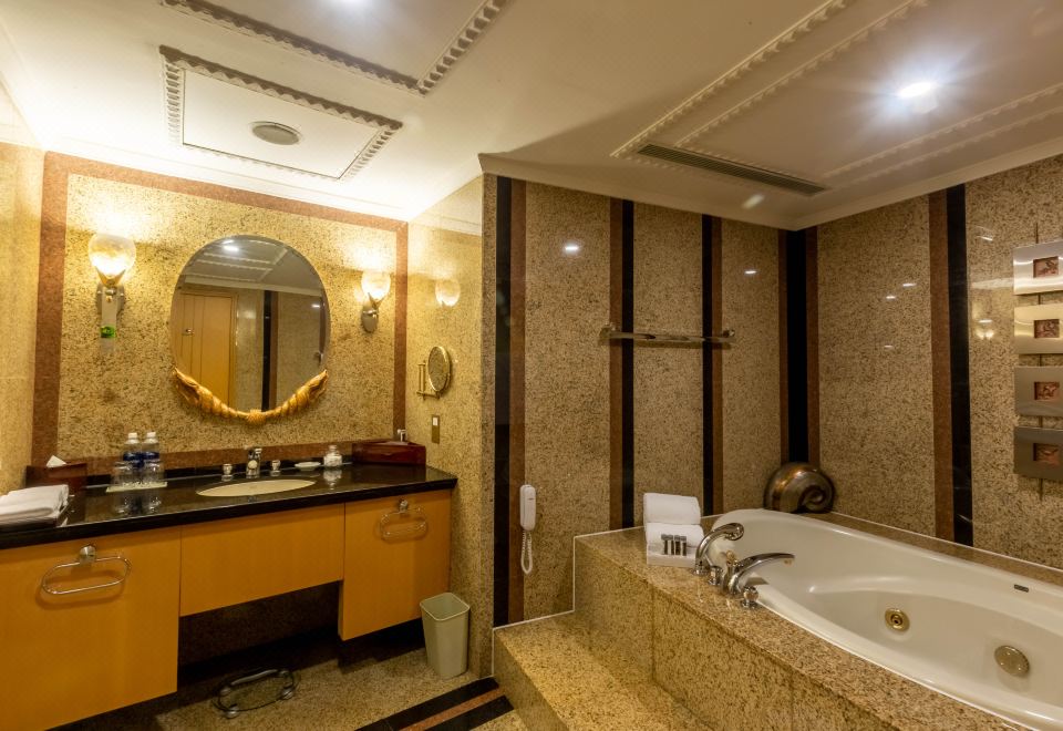 Renaissance Riverside Hotel SaigonPresidential Suite