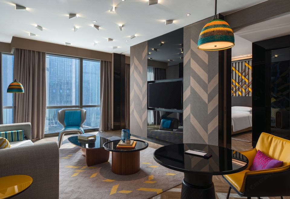 行政套房（家庭适用+电视机位可旋转45°）