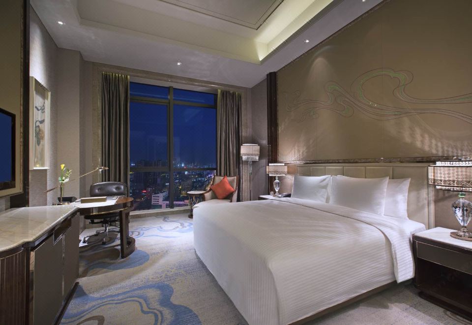 行政楼层豪华大床房（高空揽胜+妙梦深睡床垫+加湿器）