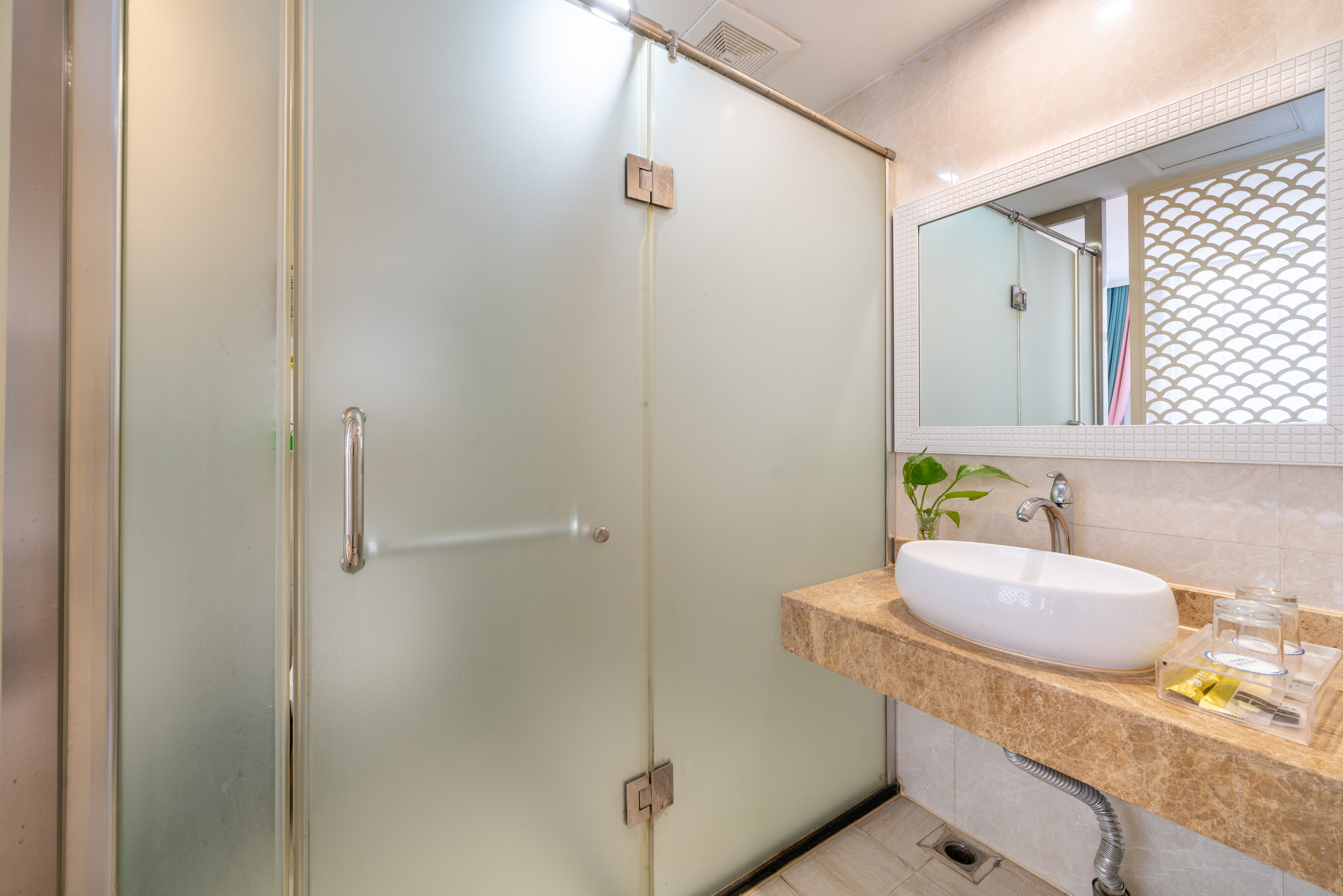 Wanzi Hotel精緻大床房【零壓助眠床墊+通透採光】