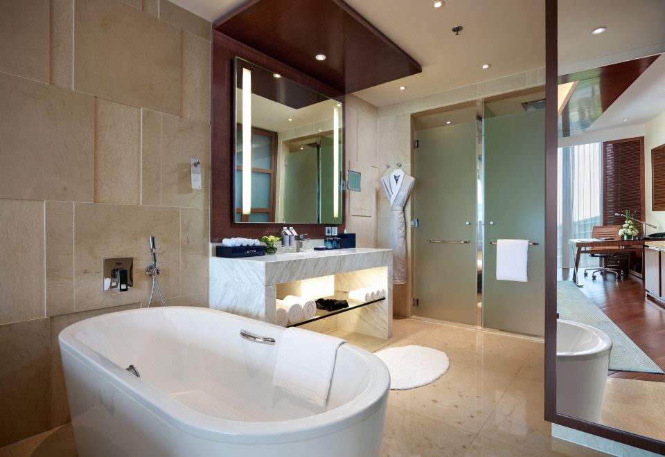 JW Marriott Hotel HanoiDeluxe King Lake View, Guest Room, 1 King Bed