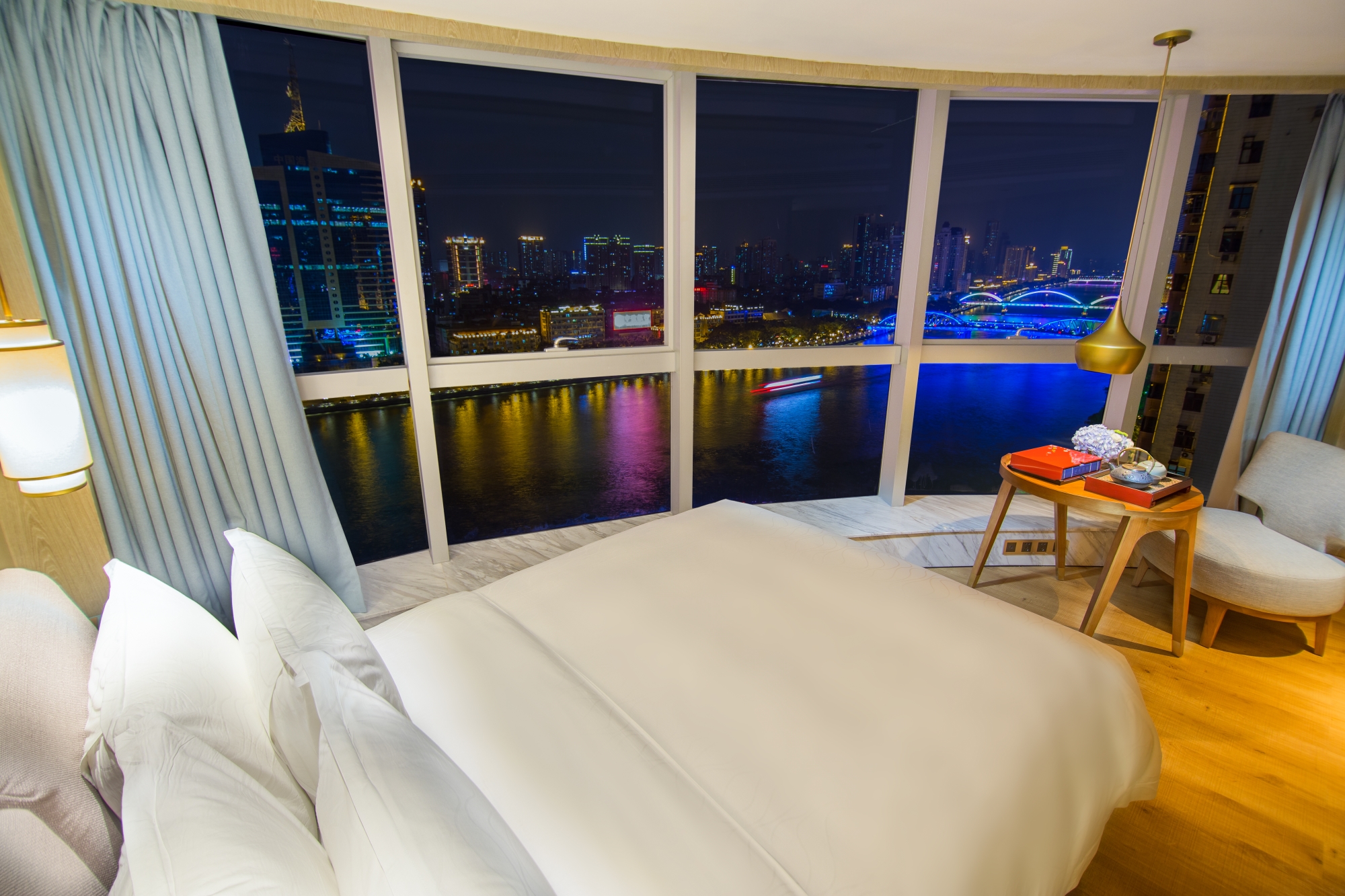 高级江景大床房