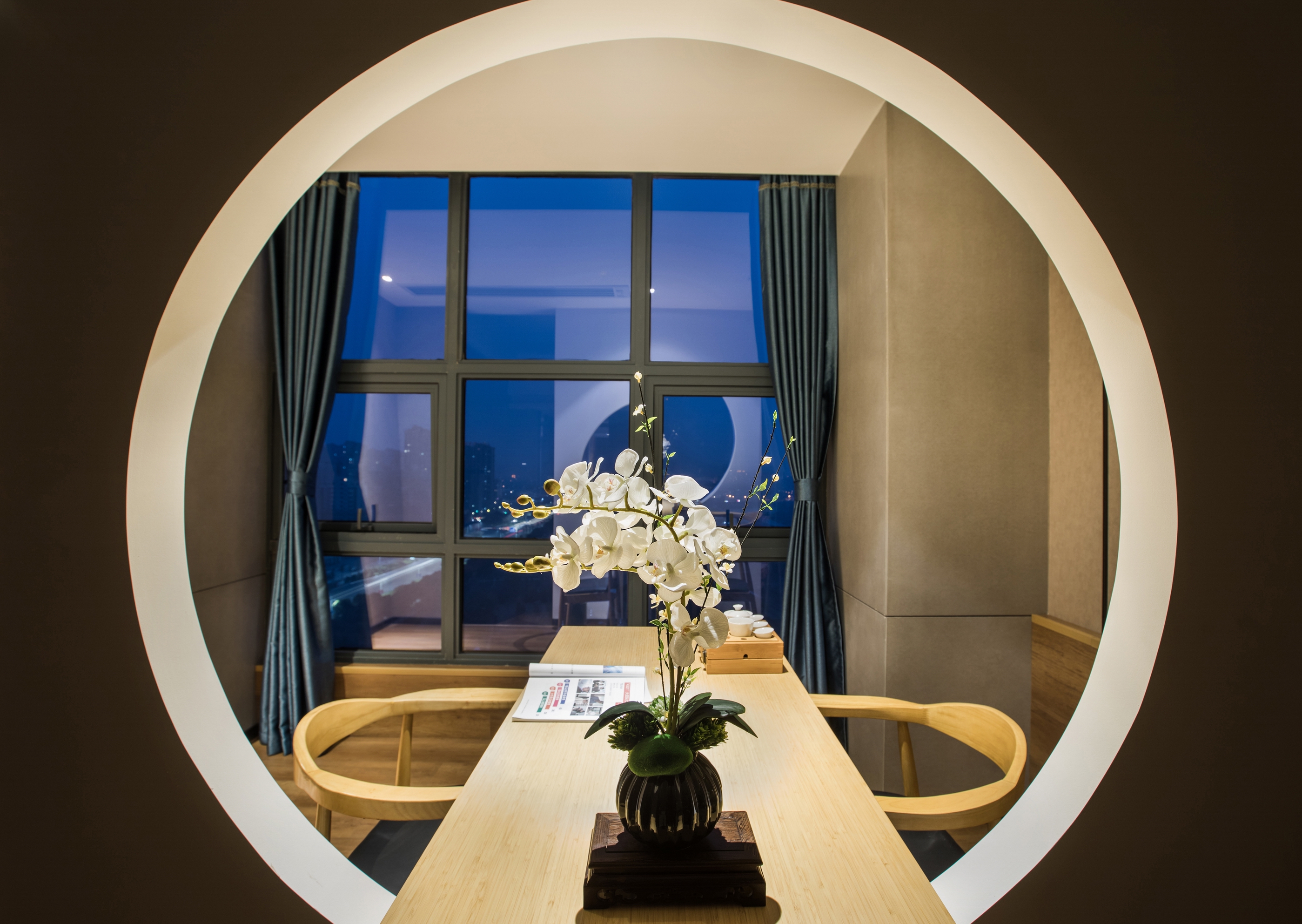 雅致大床房（高空落地城景+功夫泡茶）