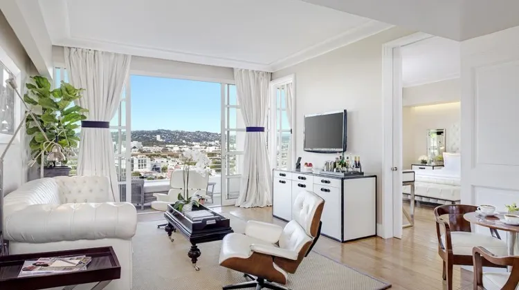 カメオ ビバリーヒルズ 外観