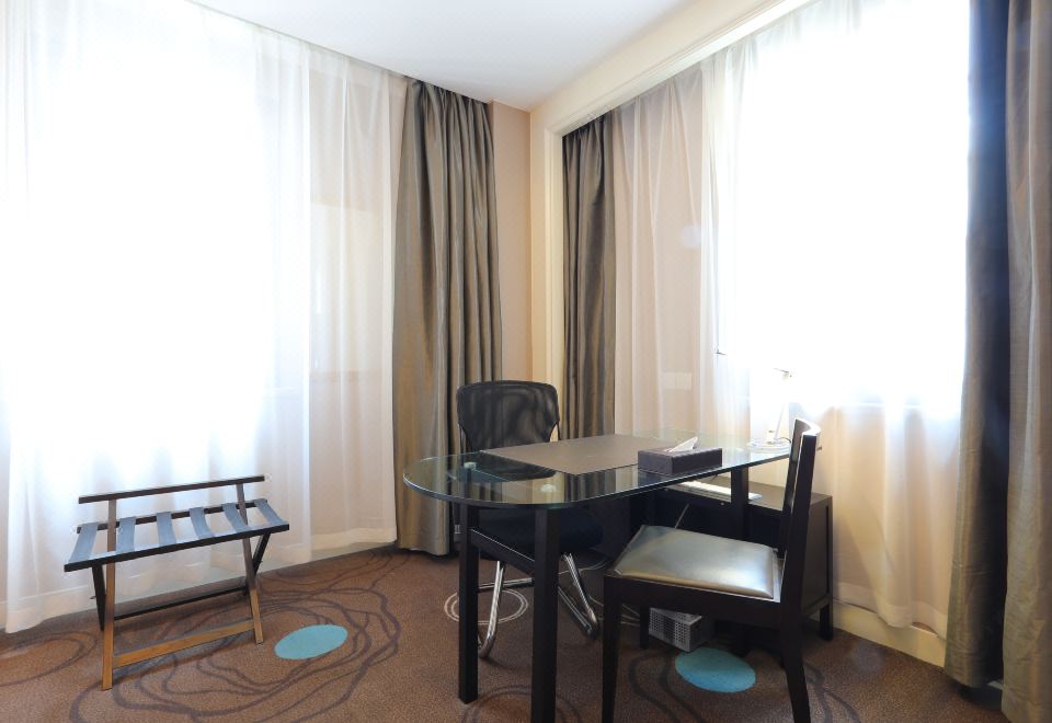 尊贵城景三人房