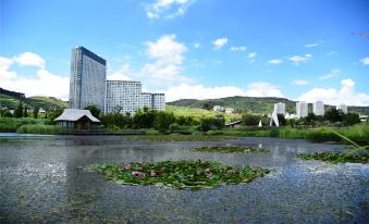 Fuxianhujiangyan Resort Hotel