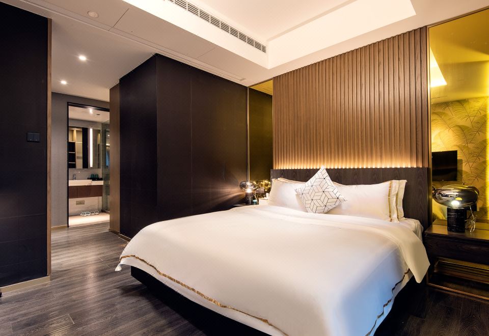 尊享雙臥套房（洗衣機+熨衣設備+咖 啡機）