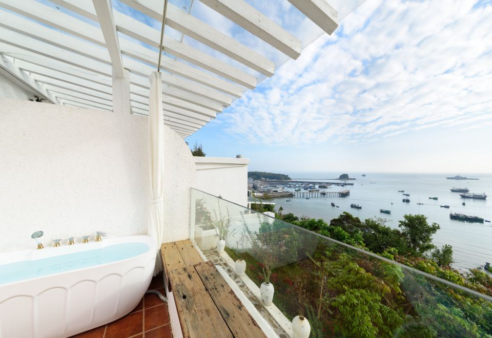 SOO·半山閲海露台大床房