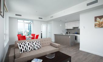 Cozyliving Apartment (Richmond Lansdowne Centre Area)