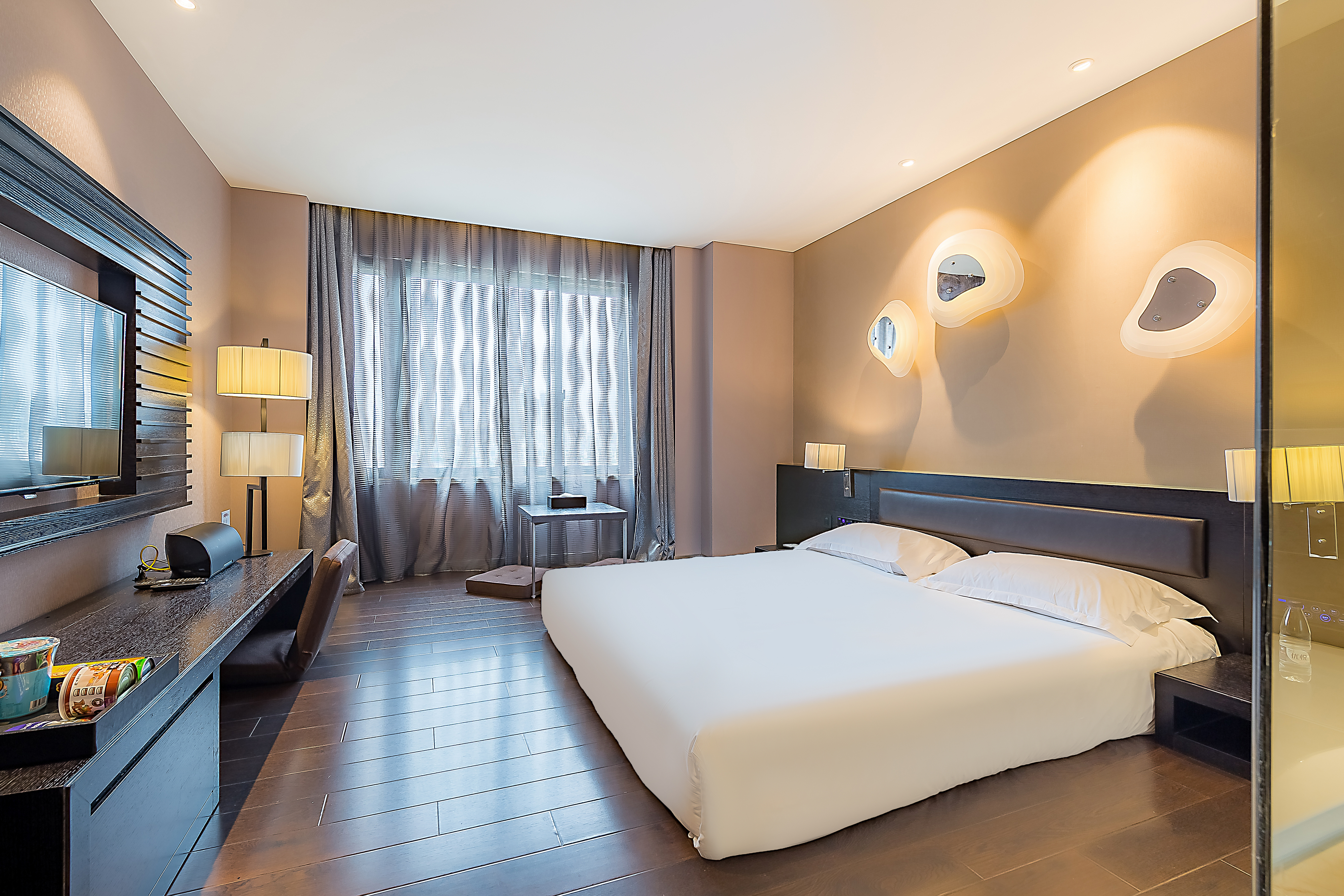 豪华榻榻米大床房（电视投屏+小冰箱）