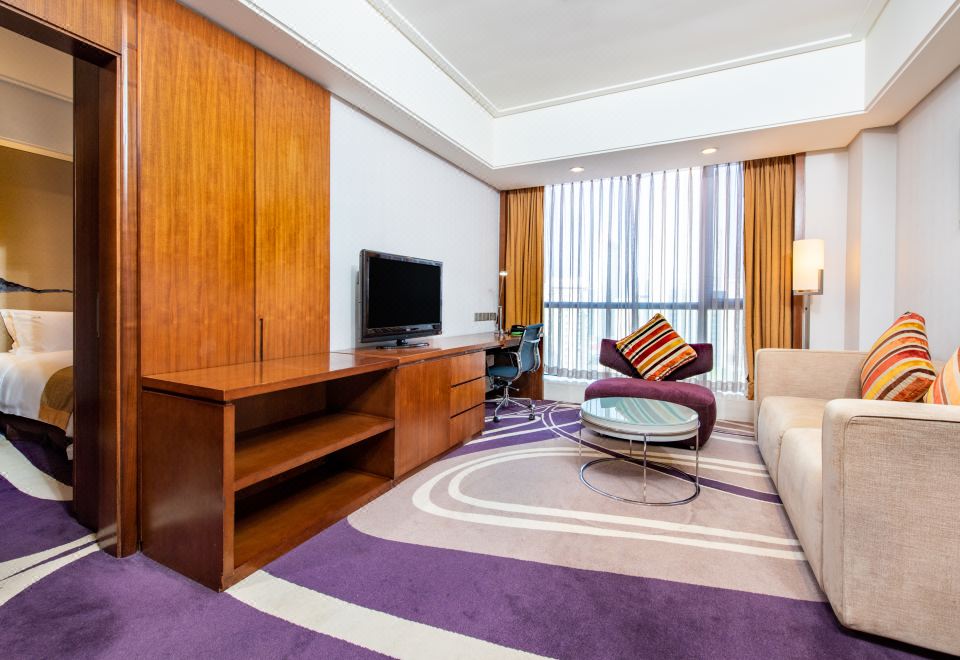 假日高级套房-超大床