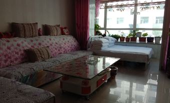 Qilian Xiaohong Family Apartment