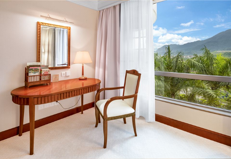 Bishuiwan Hot Spring ResortLiu Xi Riverside Double Bed Room (Panoramic Mountain & River View)