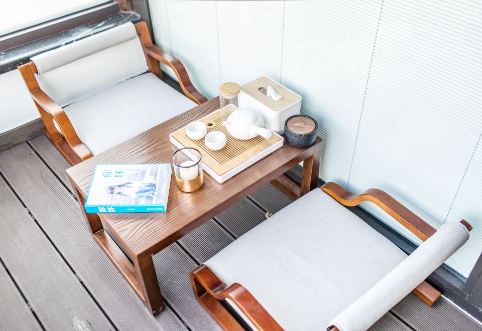 月滿軒窗·弦思大床房「巨幕投影·智能茶臺」