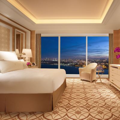 Signature Suite with Harbour View