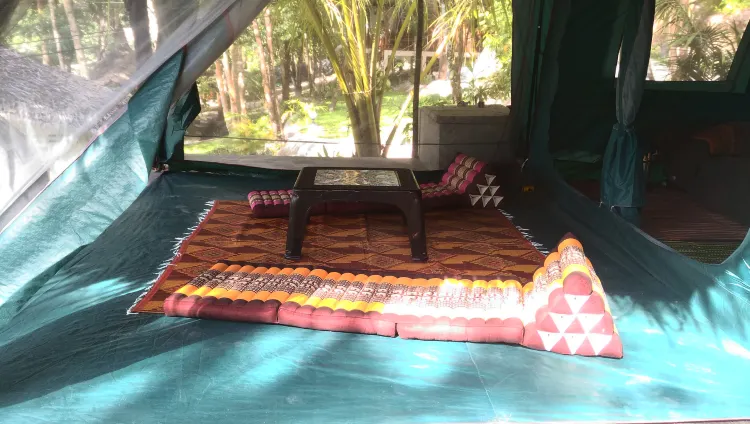 ห้องเต็นท์ดีลักซ์สองห้องนอนพร้อมห้องน้ำส่วนตัวและวิวสวนสาธารณะ