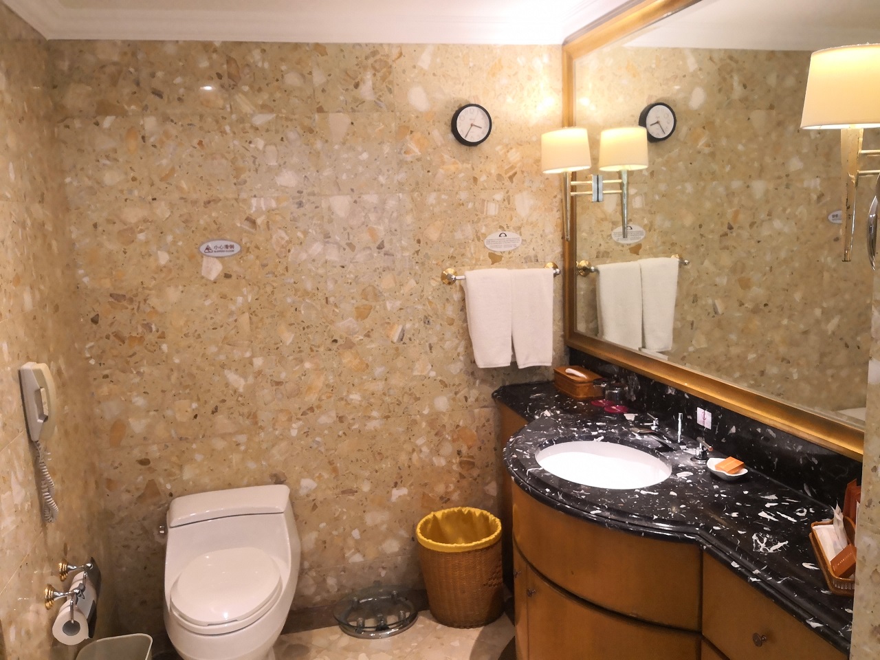 Crowne Plaza QingdaoCrowne Plaza Deluxe Room