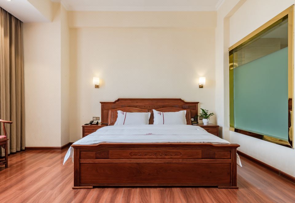 Mahogany Furnished Hot Spring Double Bed Room