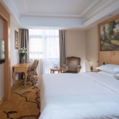 高級大床房 格林豪泰（深圳羅湖東門老街晒布地鐵站店）優惠