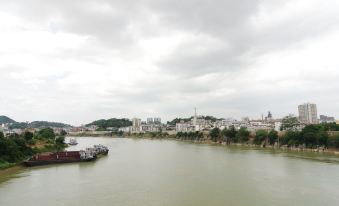 IU Hotel (Nanning Xianyu Avenue Daimiao Bridge)