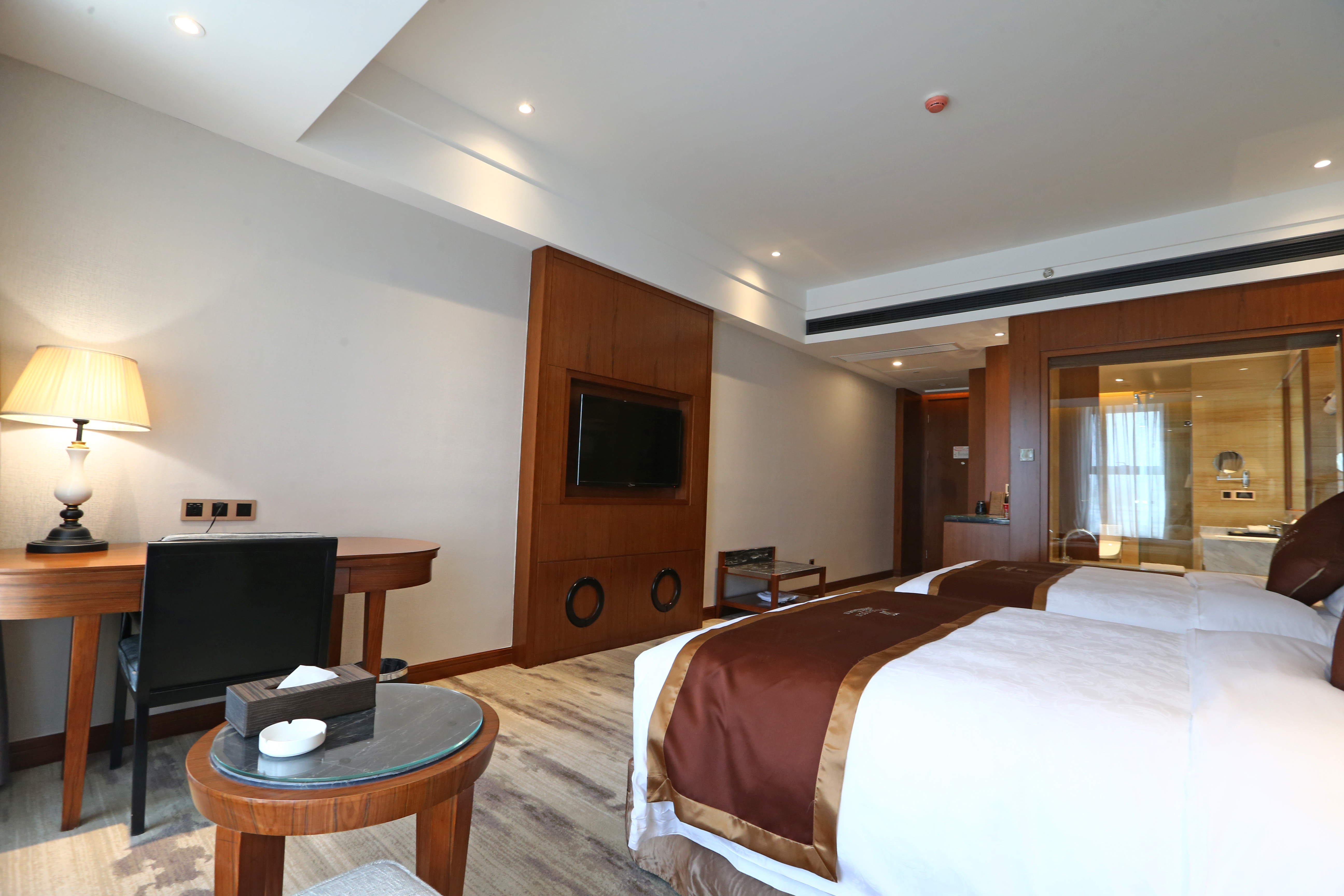 豪华标准间（超大房间+浴缸+智能马桶）