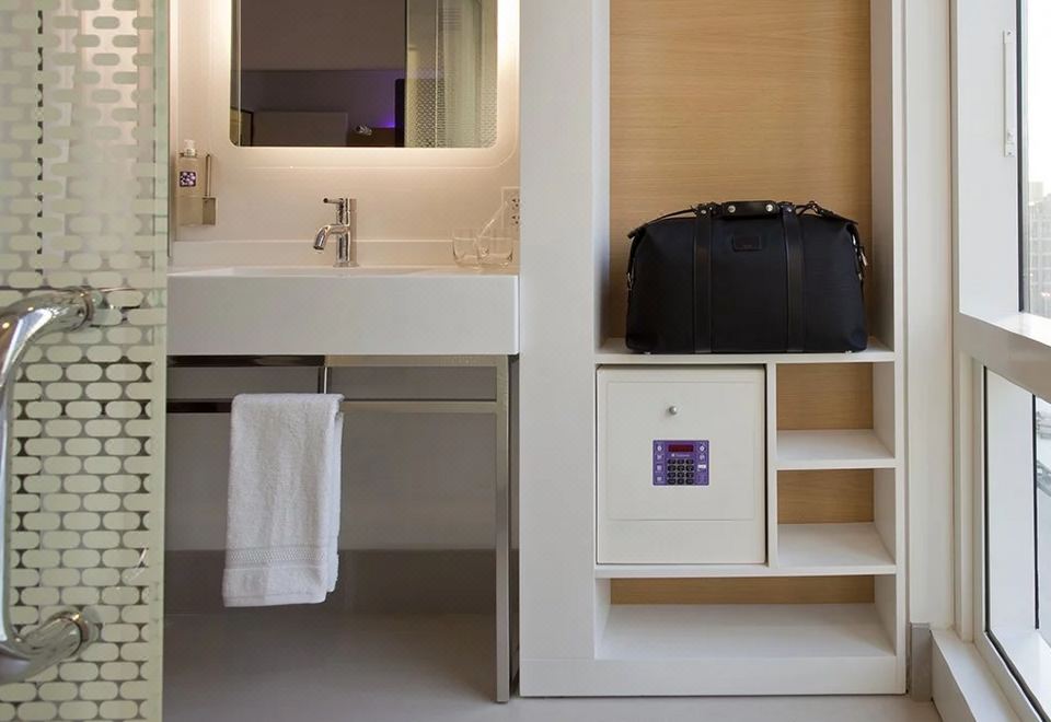 Yotel New York Times SquarePremium Queen Room with View