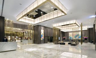 a large , modern hotel lobby with a marble floor and a high ceiling adorned with modern lighting at Caesar Park Hotel Banqiao
