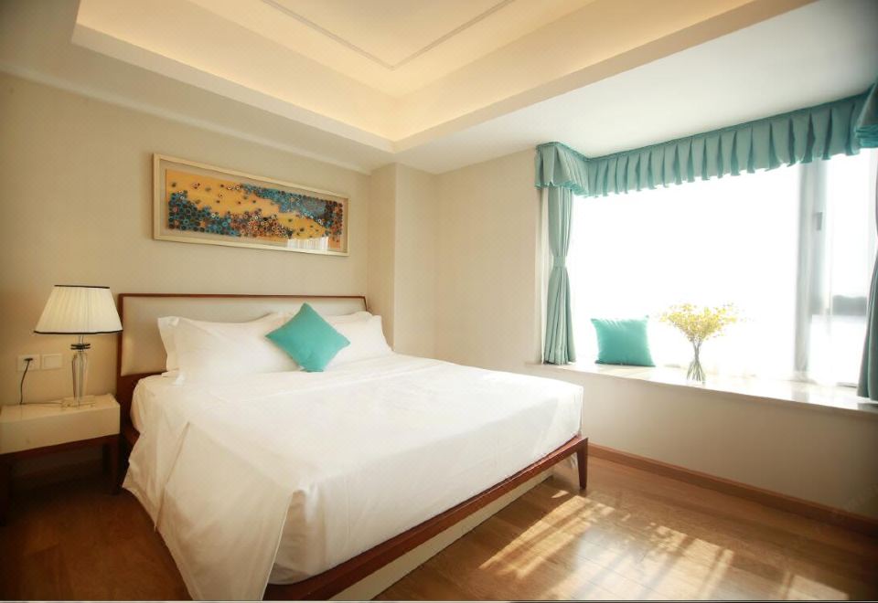 豪华四人双卧套房（乳胶床垫+阳台+晾衣杆+小冰箱）