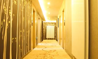 Courtyard Collection Hotel (Longhua County Cunrui Middle School Store)