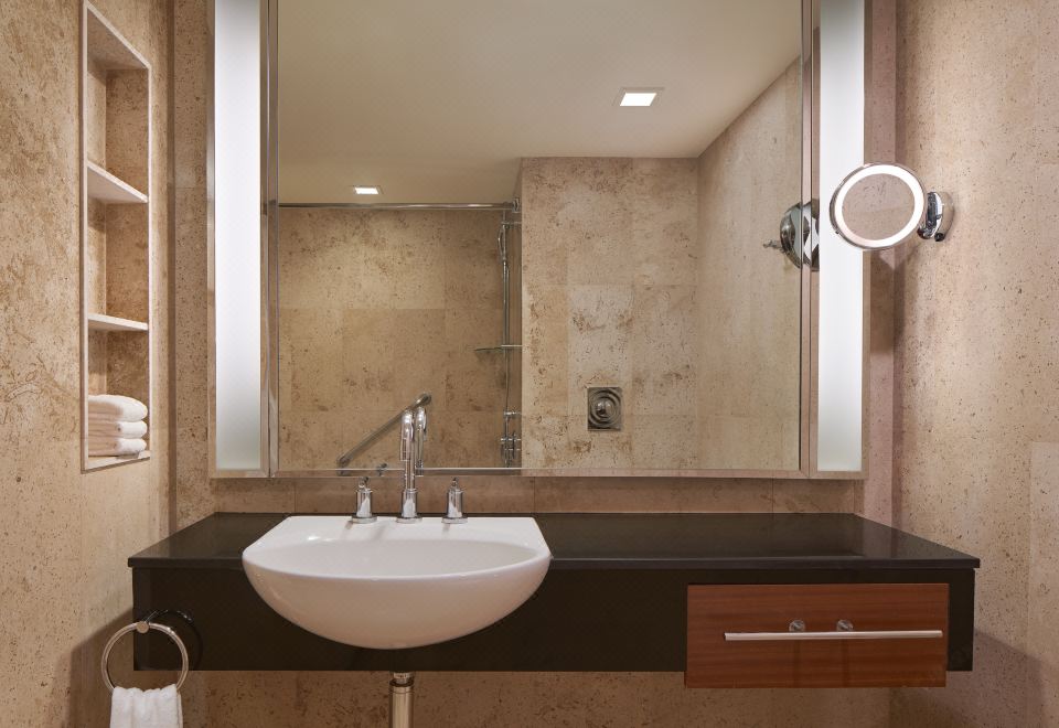 Royal Orchid Sheraton Hotel & TowersDeluxe RiverView Room