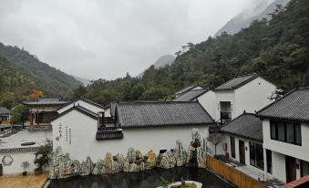 Guposhan Sanjie Story forest hot spring homestay