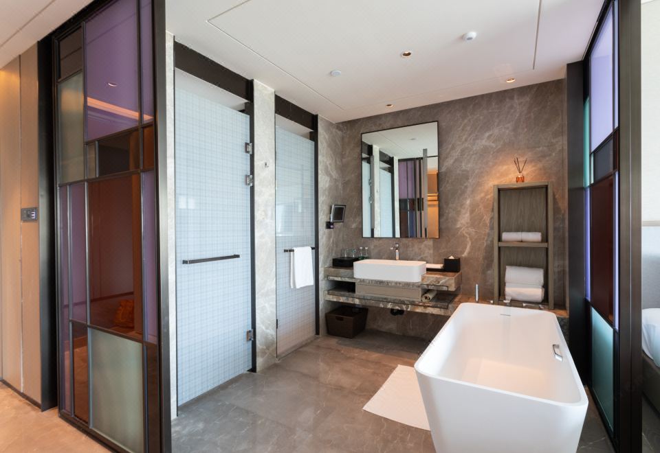 商务城景大床房（观鹭岛城际风光）