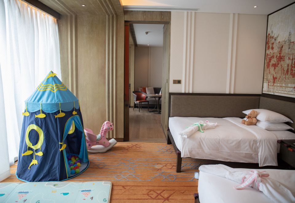 Grand Hyatt XianGrand Hyatt Family Room