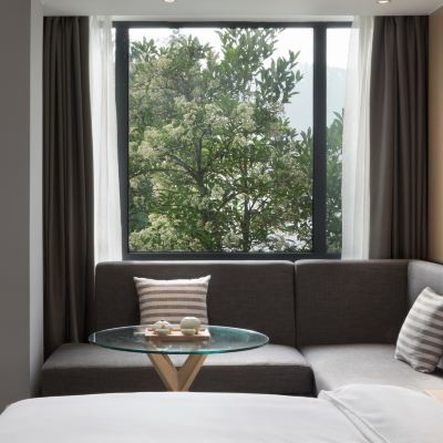 恬靜『江景大床房+閃投智聯』 SFEEL設計師飯店（樂山大佛美食街店）優惠