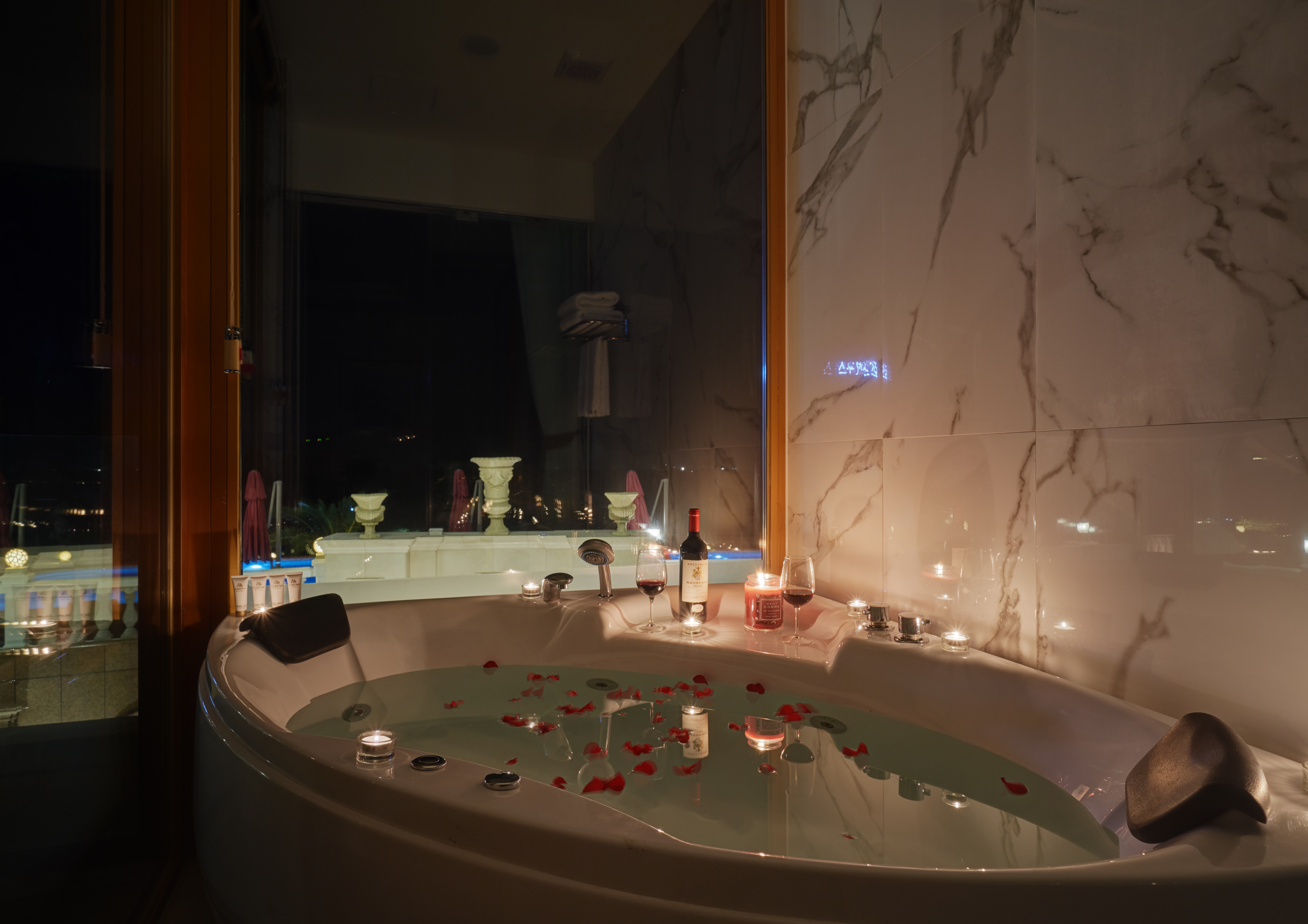 半海景房家庭 （Jacuzzi）