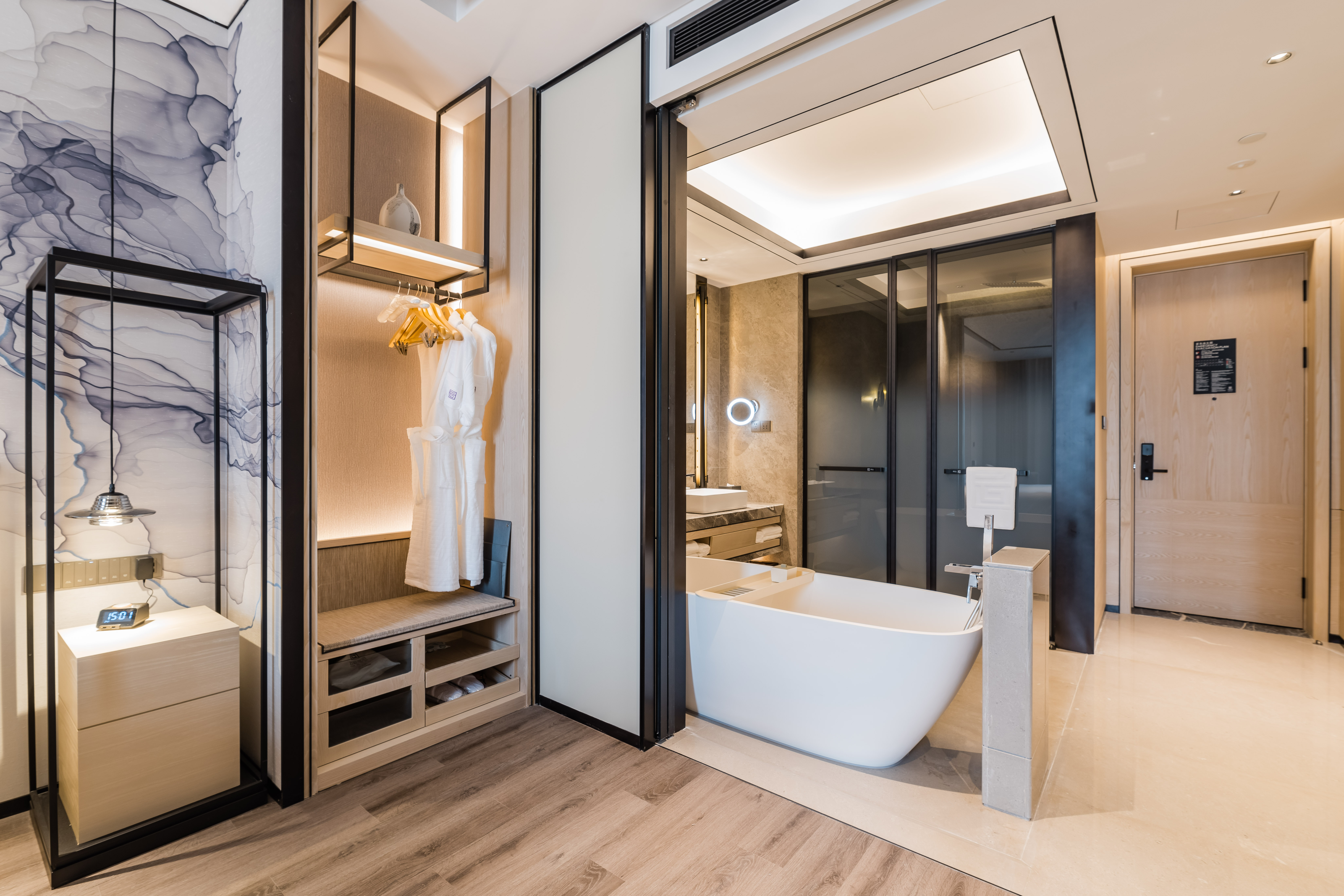 行政豪华房（浴缸+冰箱+手机投屏）